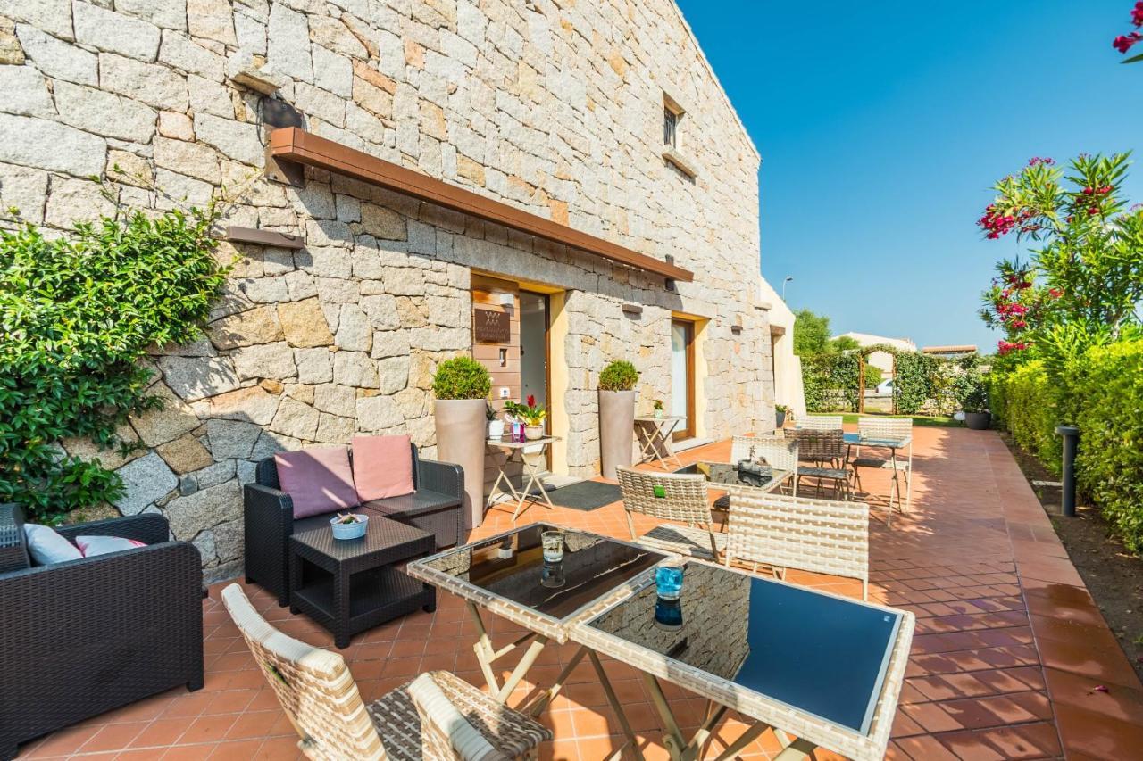 Hotel Relais Del Borgo- Domo à Porto San Paolo  Extérieur photo