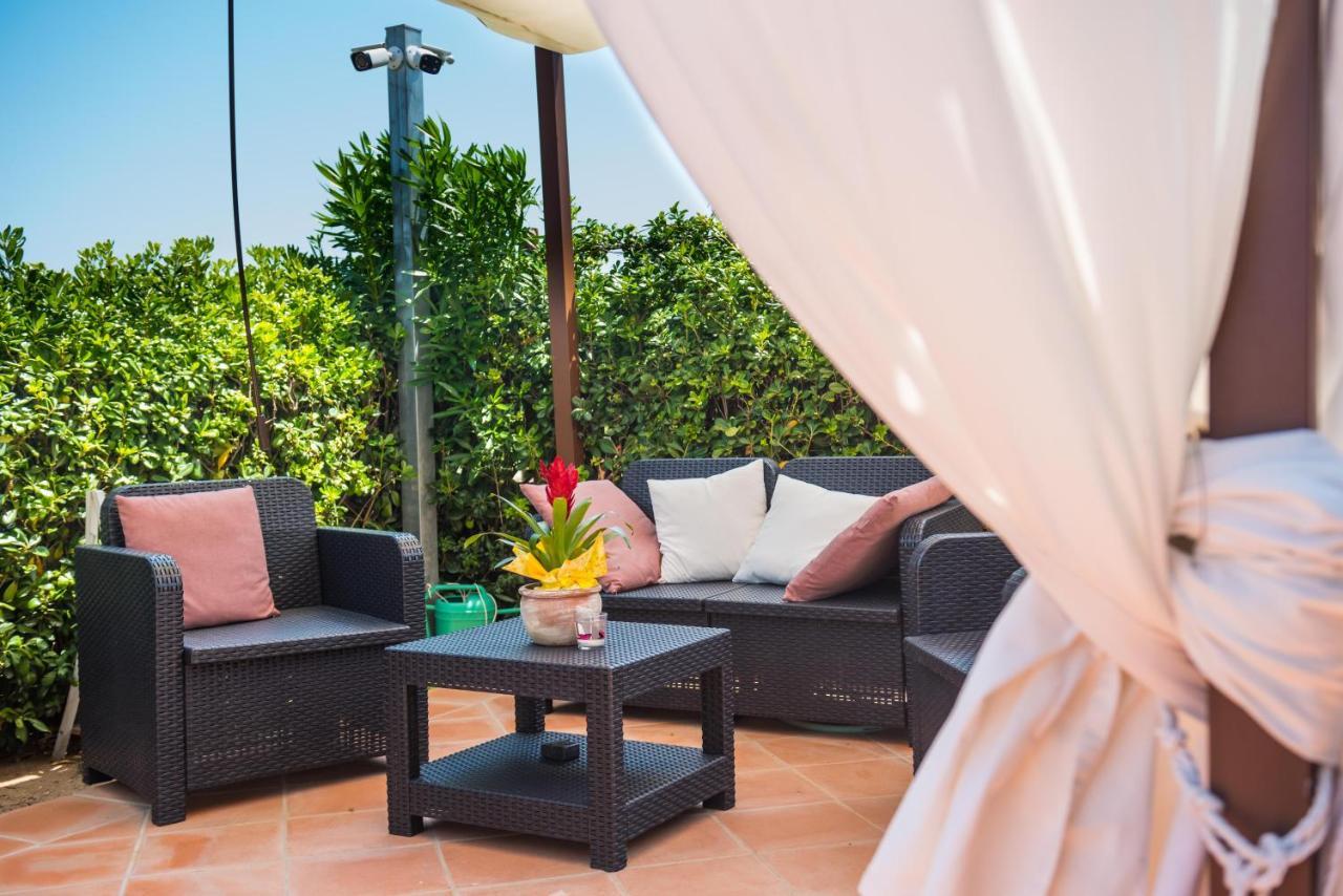 Hotel Relais Del Borgo- Domo à Porto San Paolo  Extérieur photo