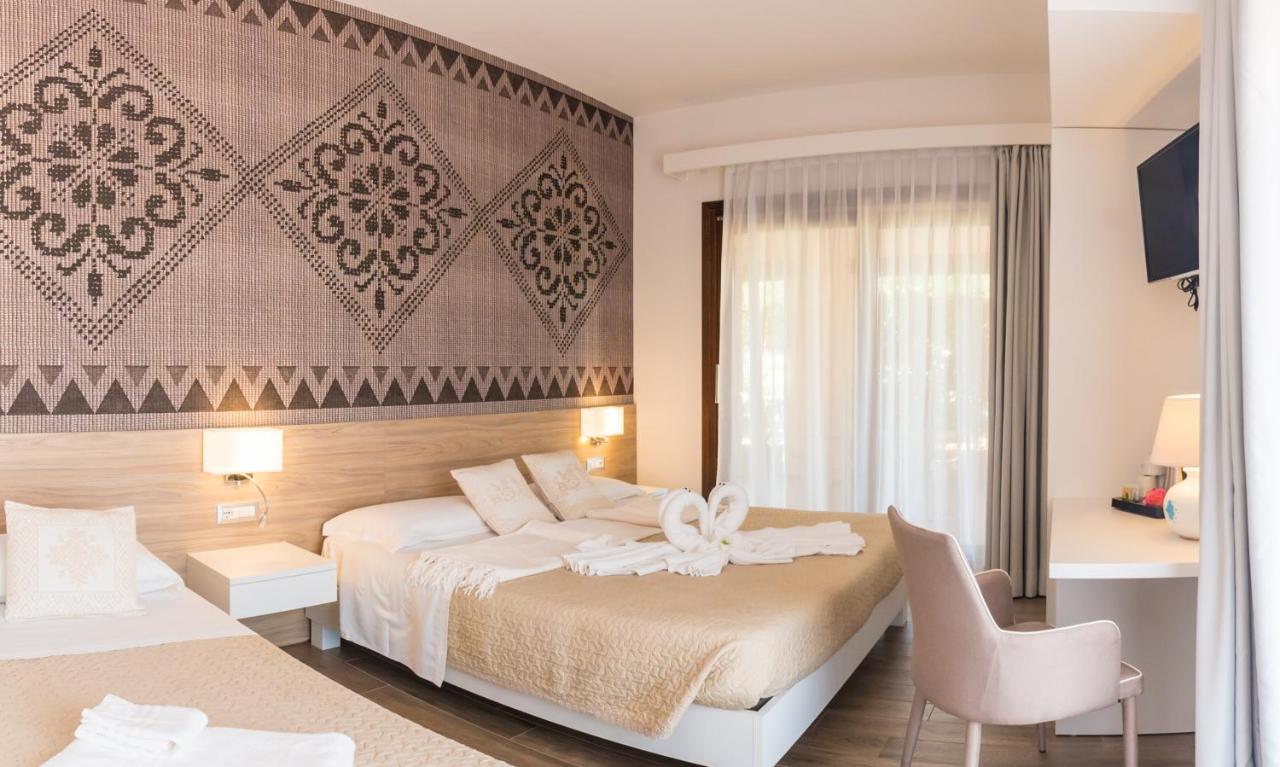 Hotel Relais Del Borgo- Domo à Porto San Paolo  Extérieur photo