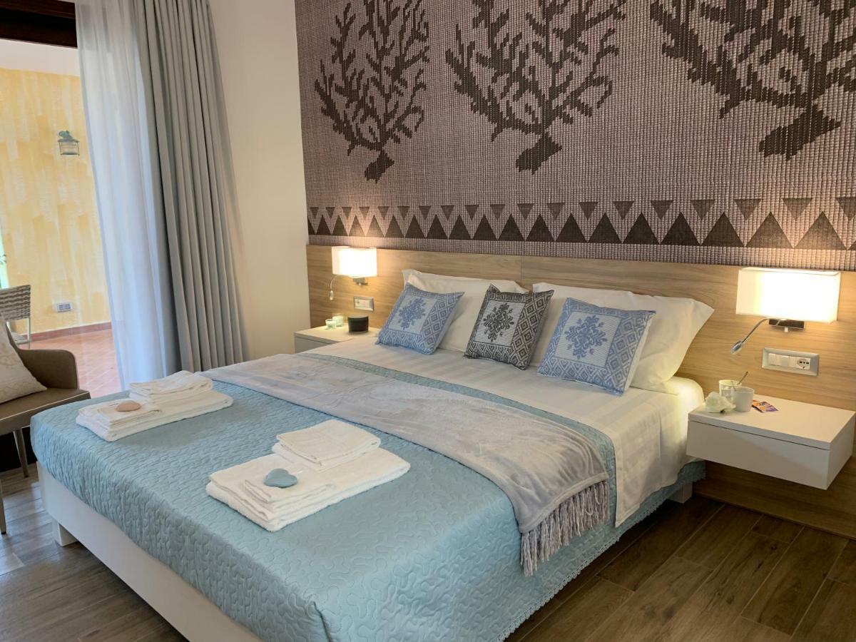 Hotel Relais Del Borgo- Domo à Porto San Paolo  Extérieur photo