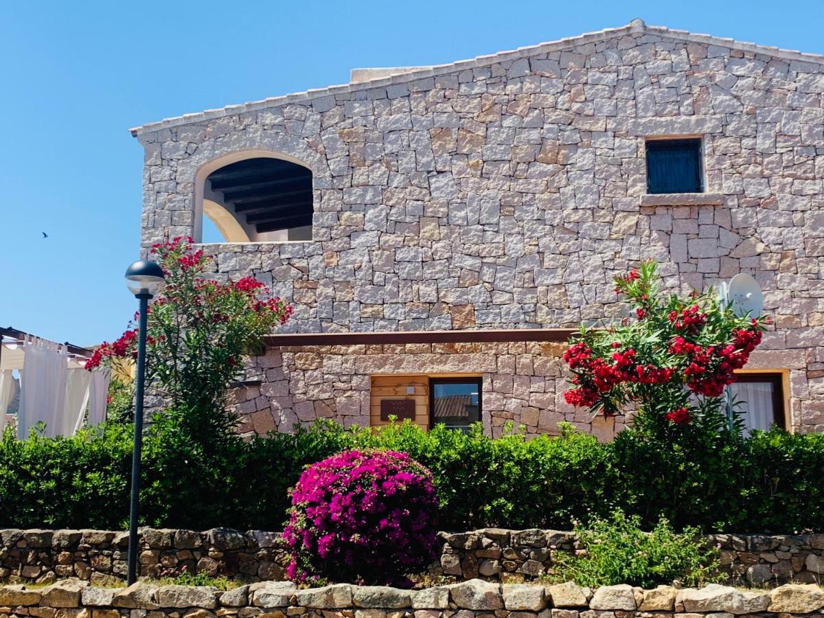 Hotel Relais Del Borgo- Domo à Porto San Paolo  Extérieur photo